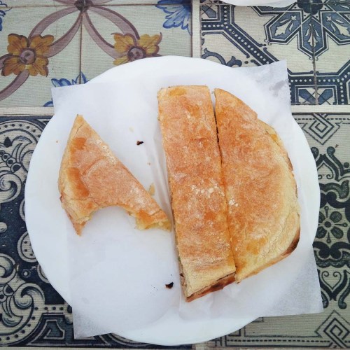 Eine regionale Speziliät auf Madeira: Bolo de Caco